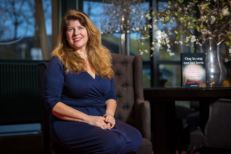 naomi-wolfs-zoektocht-naar-de-wortels-van-het-kwaad