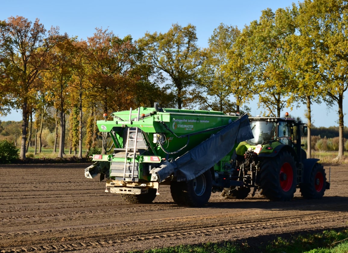 je-koopt-boeren-uit-en-plukt-ze-vervolgens-kaal