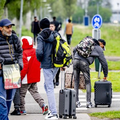 Hengelo zet duizend vluchtelingen in voormalig stadskantoor