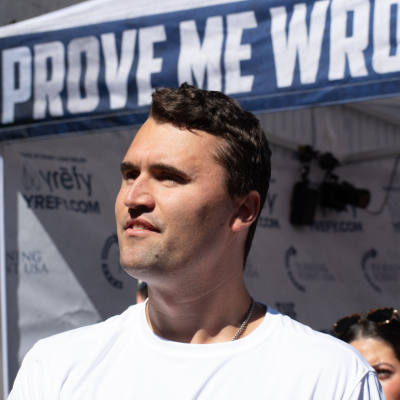 De moord op Charlie Kirk- “Het officiële verhaal kan niet kloppen”